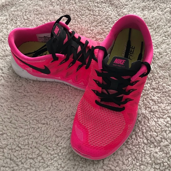 Nike Shoes - EUC Nike Free 5.0 7